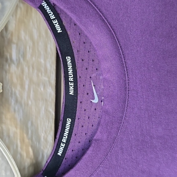 Nike T-shirt Nike W NK BRTHE TAILWIND TOP SS purple perforated S - Picture 5 of 15